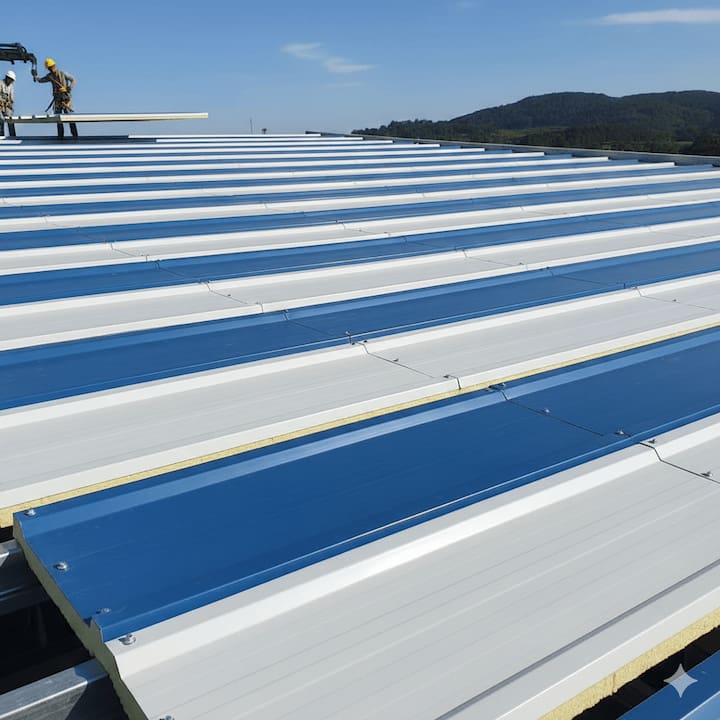 Onde encontrar telha sanduíche? Conheça agora a World Ferro